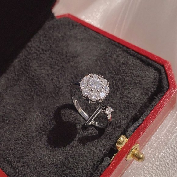 Queen- Spinner Ring - Picture 2 of 3